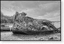 HDR Cimetiere a bateaux B&W scheepskerkhof scheepswrakken scheepswrak urbex quelmer rance bretagne frankrijk kerkhof schip schepen boot boten graffiti strand zwart wit foto